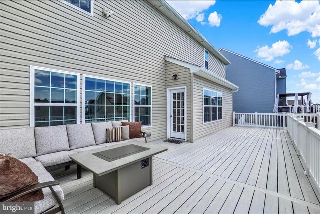 136 VILLAGE RD, Manchester, PA 17345