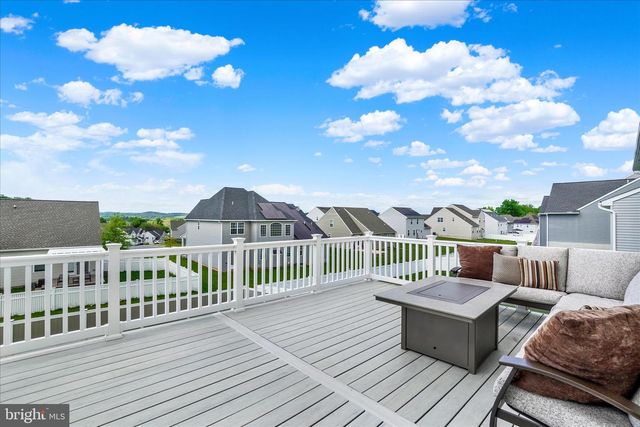136 VILLAGE RD, Manchester, PA 17345