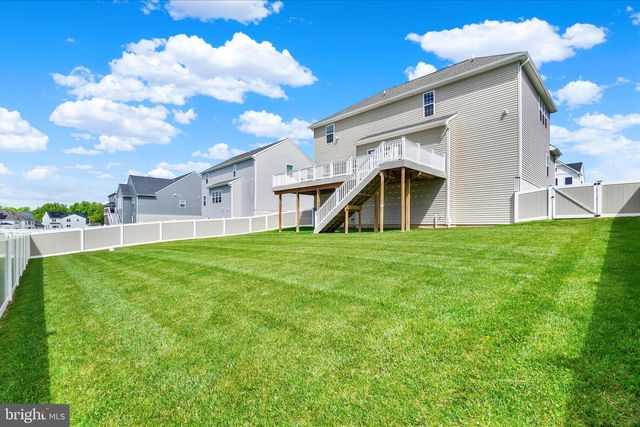 136 VILLAGE RD, Manchester, PA 17345