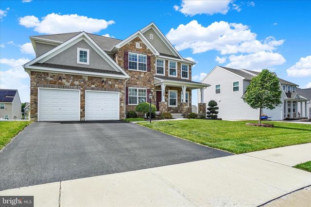 136 VILLAGE RD, Manchester, PA 17345