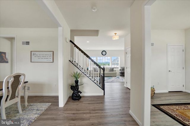 136 VILLAGE RD, Manchester, PA 17345