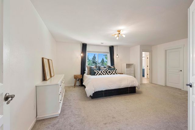 21172 Clairaway Avenue, Bend, OR 97702