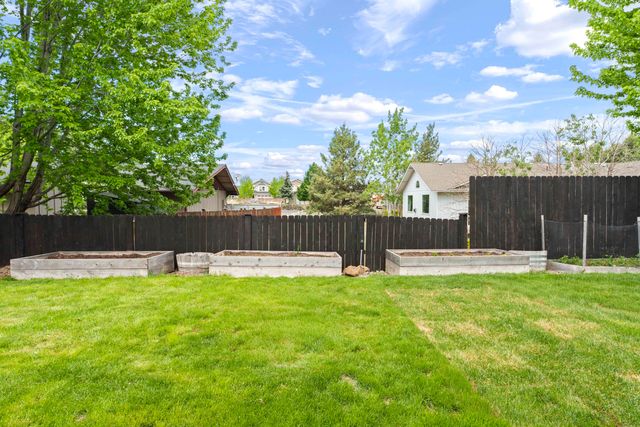 21172 Clairaway Avenue, Bend, OR 97702