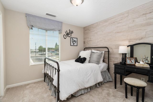 6760 E Carmen Avenue, Fresno, CA 93727