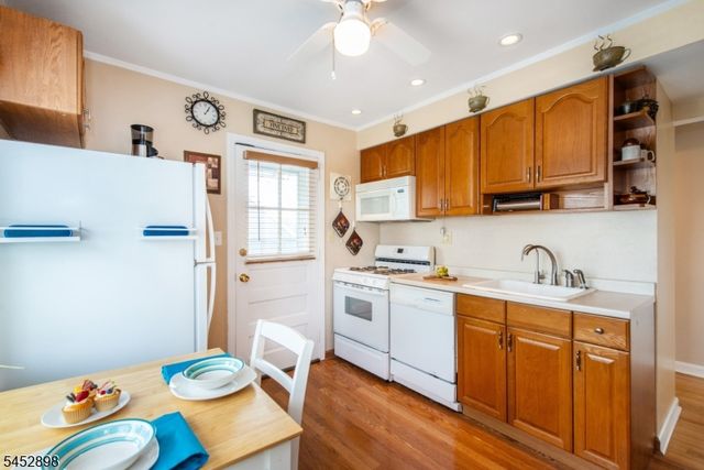 9 Clairmont Rd, Clifton City, NJ 07012
