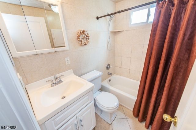 9 Clairmont Rd, Clifton City, NJ 07012