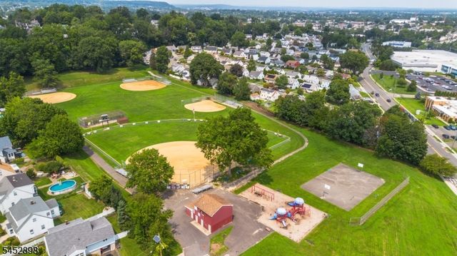 9 Clairmont Rd, Clifton City, NJ 07012