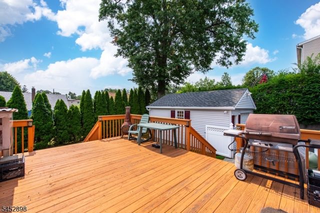 9 Clairmont Rd, Clifton City, NJ 07012