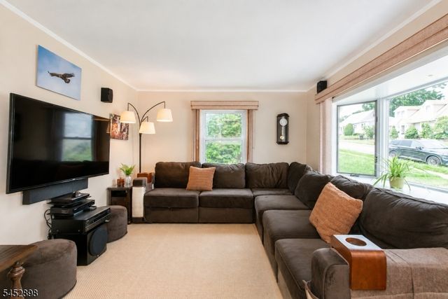 9 Clairmont Rd, Clifton City, NJ 07012