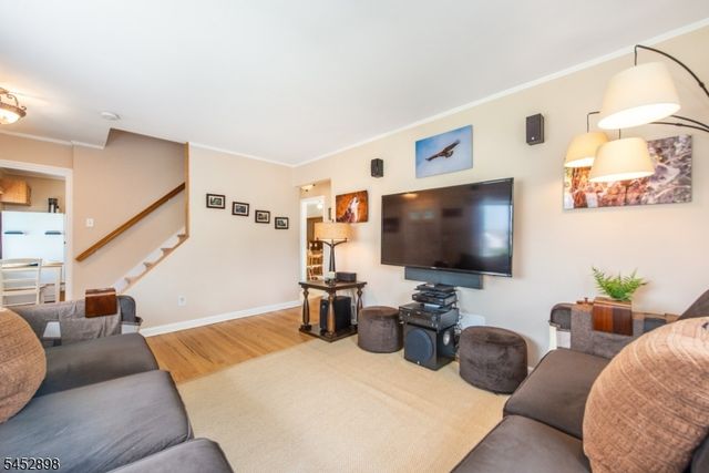 9 Clairmont Rd, Clifton City, NJ 07012