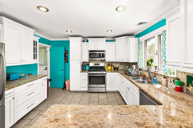 25 S 7th Avenue, Highland Park, NJ 08904