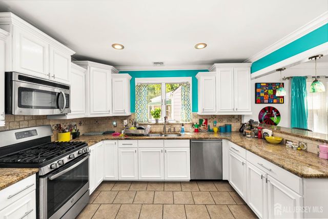 25 S 7th Avenue, Highland Park, NJ 08904