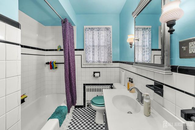25 S 7th Avenue, Highland Park, NJ 08904