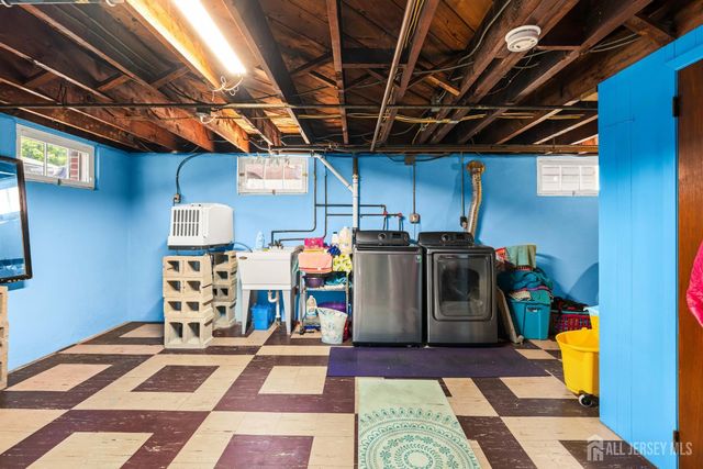 25 S 7th Avenue, Highland Park, NJ 08904
