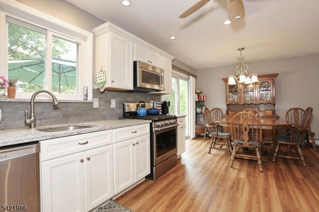 64 Larchmont Dr, West Milford Twp., NJ 07421