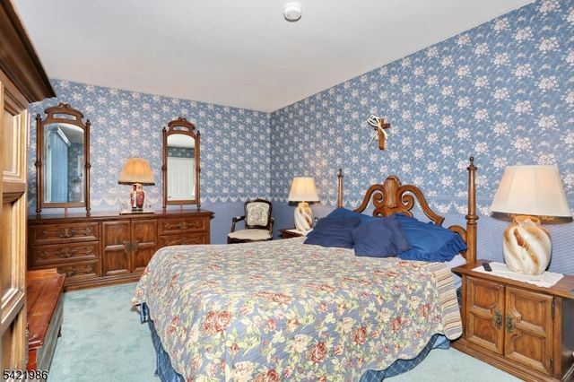 64 Larchmont Dr, West Milford Twp., NJ 07421