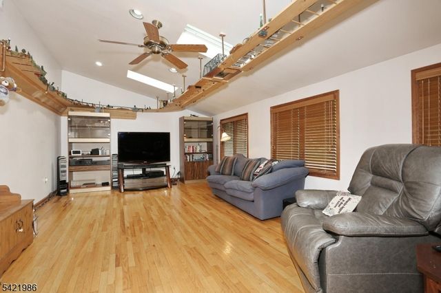 64 Larchmont Dr, West Milford Twp., NJ 07421