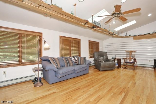 64 Larchmont Dr, West Milford Twp., NJ 07421