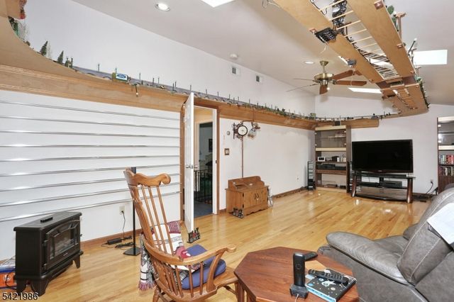 64 Larchmont Dr, West Milford Twp., NJ 07421