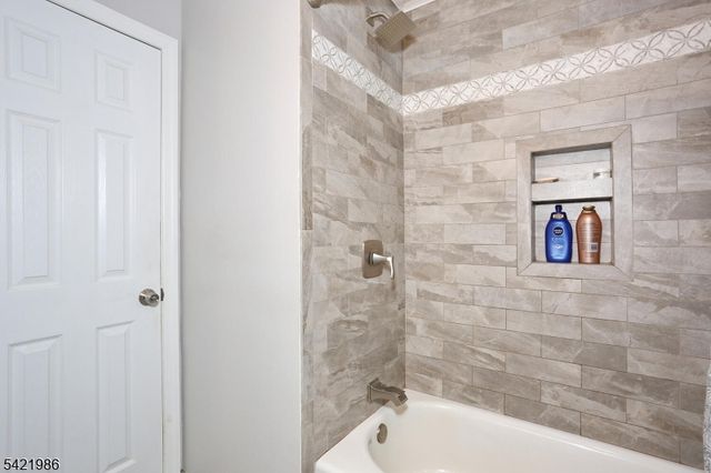 64 Larchmont Dr, West Milford Twp., NJ 07421