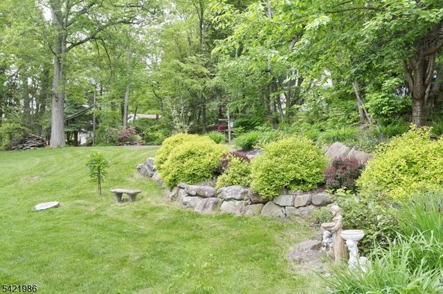 64 Larchmont Dr, West Milford Twp., NJ 07421
