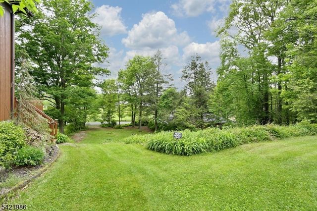 64 Larchmont Dr, West Milford Twp., NJ 07421