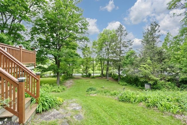 64 Larchmont Dr, West Milford Twp., NJ 07421