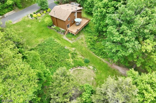 64 Larchmont Dr, West Milford Twp., NJ 07421