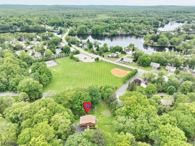 64 Larchmont Dr, West Milford Twp., NJ 07421