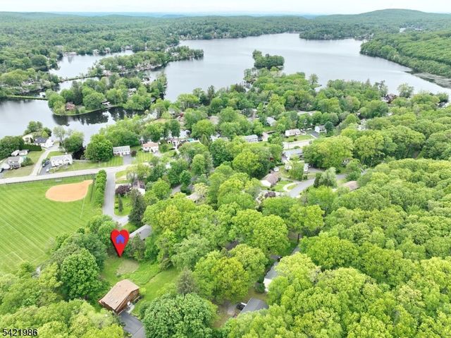 64 Larchmont Dr, West Milford Twp., NJ 07421