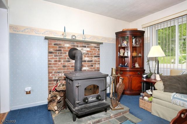 64 Larchmont Dr, West Milford Twp., NJ 07421