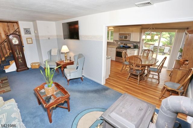 64 Larchmont Dr, West Milford Twp., NJ 07421