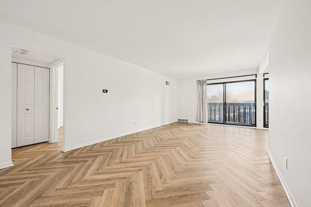 1215 S Maple Road 202, Ann Arbor, MI 48103