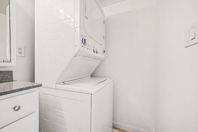 1215 S Maple Road 202, Ann Arbor, MI 48103