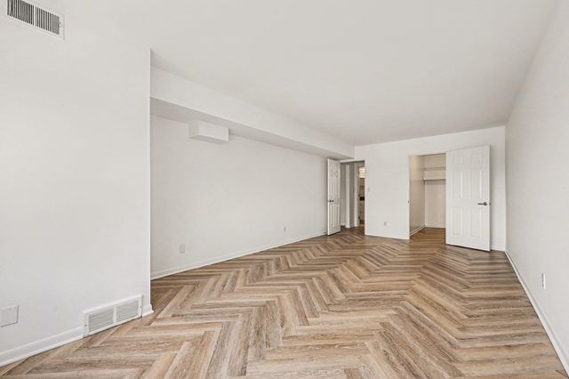 1215 S Maple Road 202, Ann Arbor, MI 48103