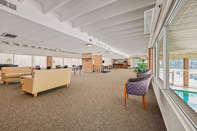 1215 S Maple Road 202, Ann Arbor, MI 48103