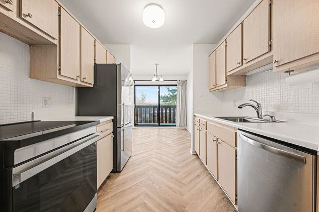 1215 S Maple Road 202, Ann Arbor, MI 48103