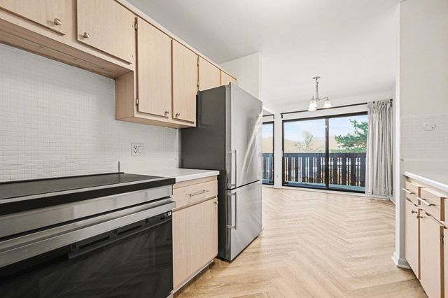 1215 S Maple Road 202, Ann Arbor, MI 48103