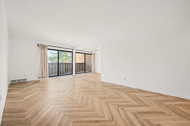 1215 S Maple Road 202, Ann Arbor, MI 48103