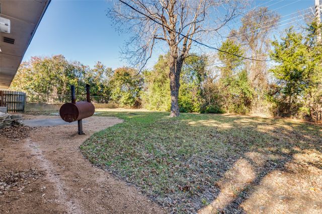 1308 Sundale Street, Ennis, TX 75119