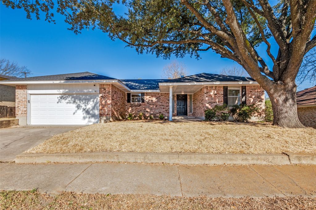 1308 Sundale Street, Ennis, TX 75119