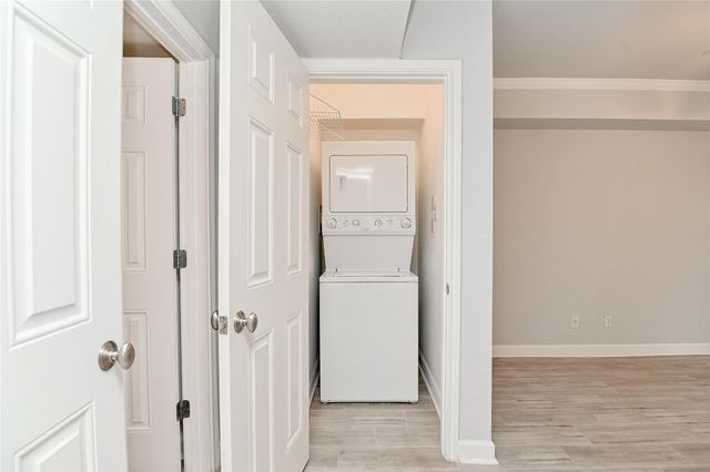 4515 Briar Hollow Place Drive 112, Houston, TX 77027