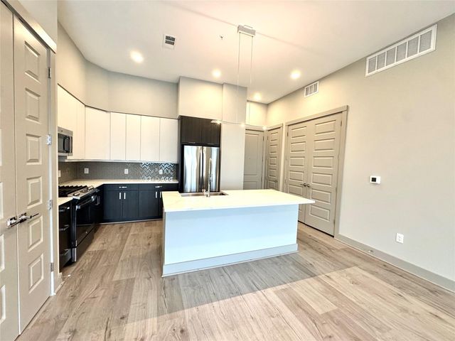 401 W 25th Street 2125, Houston, TX 77008