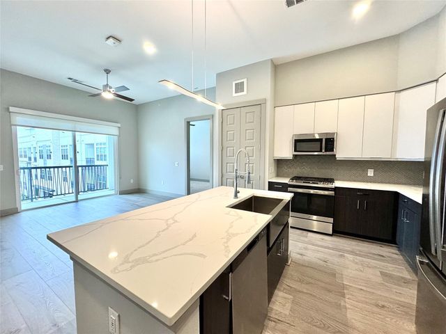 401 W 25th Street 2125, Houston, TX 77008