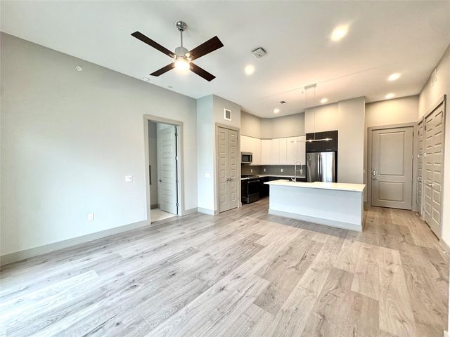 401 W 25th Street 2125, Houston, TX 77008