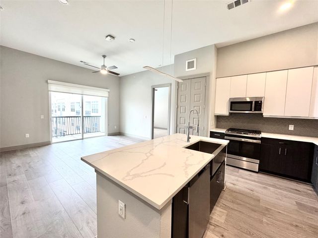 401 W 25th Street 2125, Houston, TX 77008