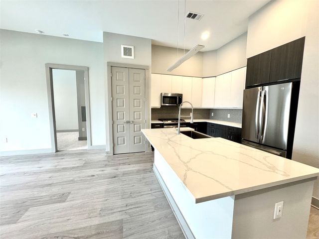 401 W 25th Street 2125, Houston, TX 77008