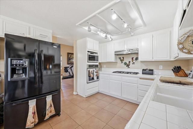 842 Porter Way, Fallbrook, CA 92028