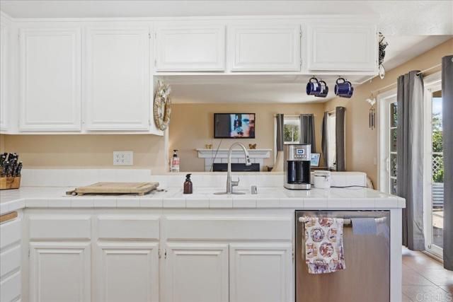 842 Porter Way, Fallbrook, CA 92028