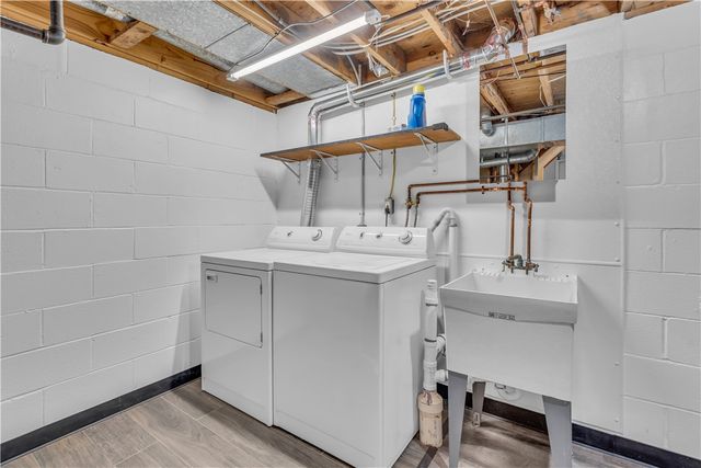 147 Meadow Gap Dr, Monroeville, PA 15146